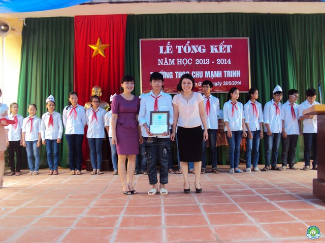 Em Vũ Quốc Khánh nhận giải